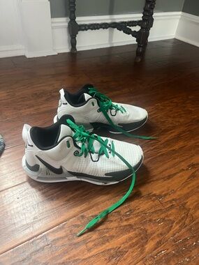 Nike basketball/volleyball  Shoes in Black and White